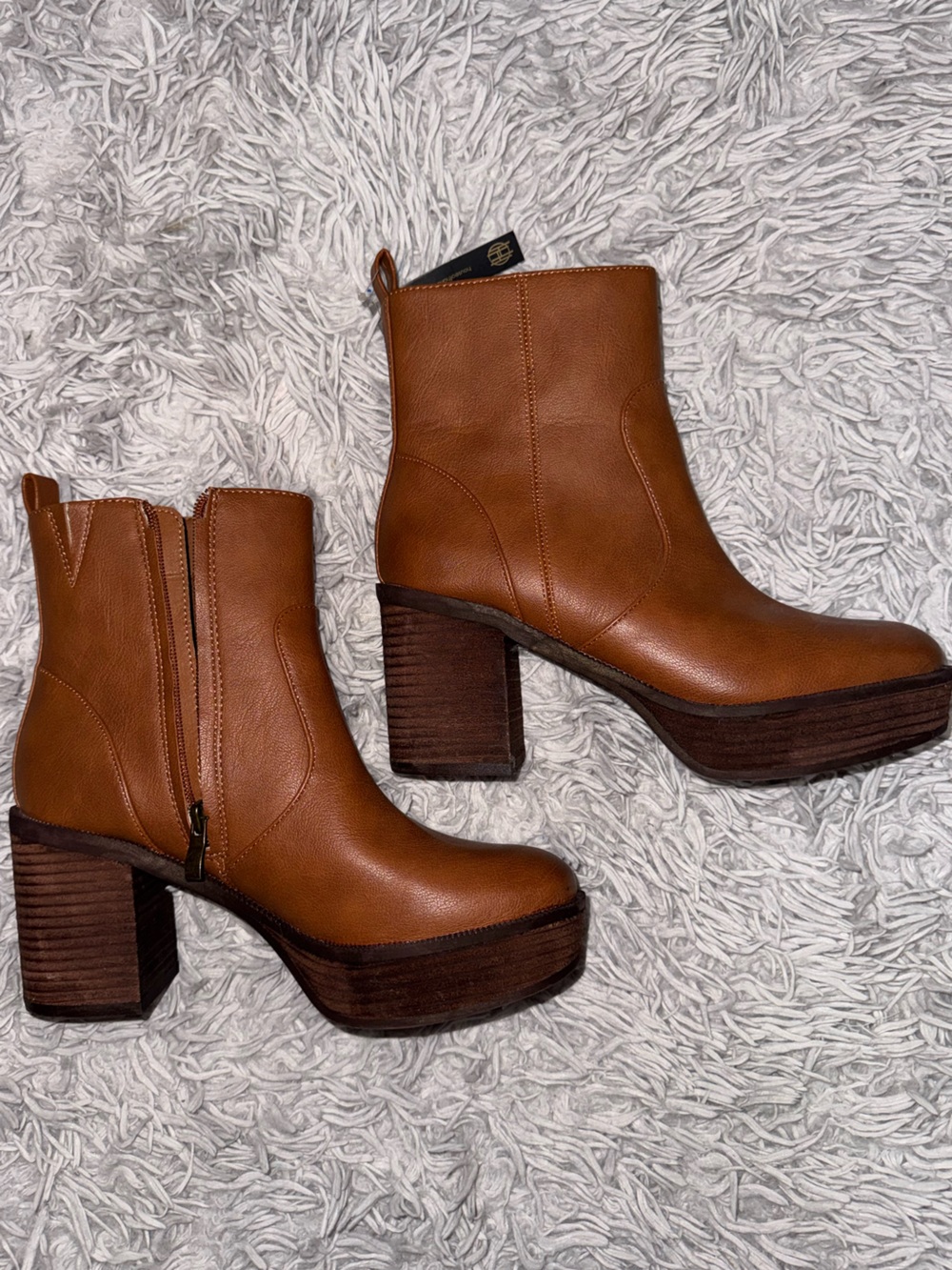 NWT House of Harlow 1960 Cognac Brown Western Ankle Boots Block Heel Side Zips
